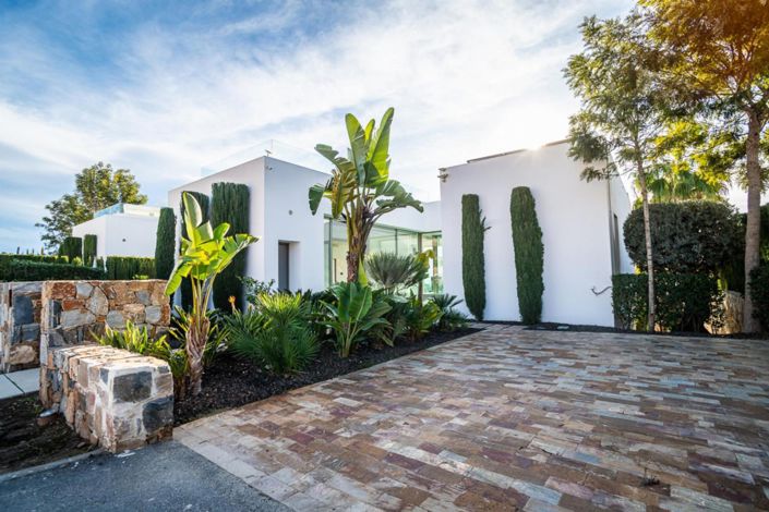 Image No.2-4 Bed Villa for sale