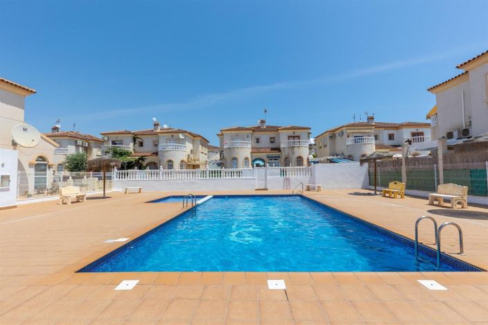 Image No.1-2 Bed House for sale