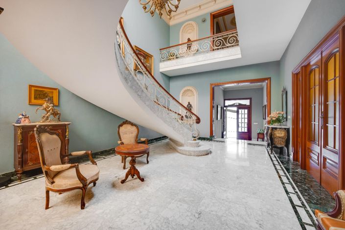 Image No.15-12 Bed Villa for sale