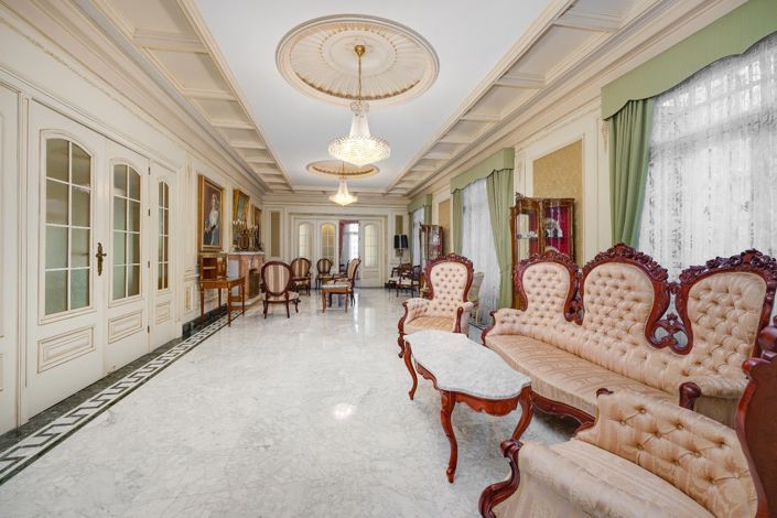 Image No.18-12 Bed Villa for sale