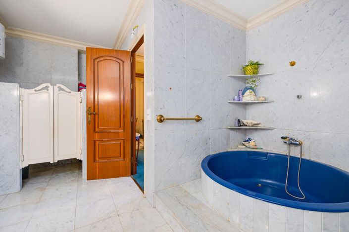 Image No.39-12 Bed Villa for sale