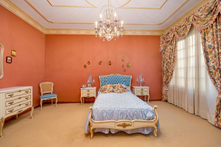 Image No.50-12 Bed Villa for sale