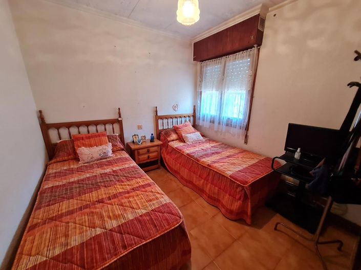 Image No.18-2 Bed House for sale