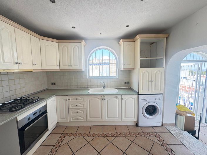 Image No.10-3 Bed House for sale