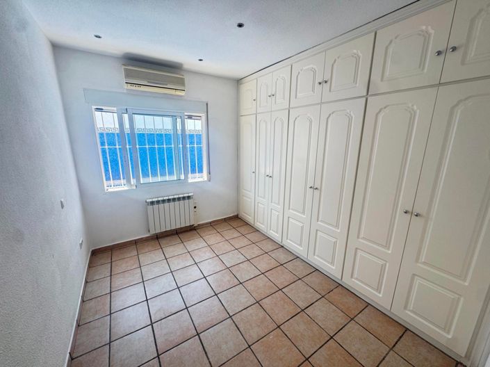 Image No.17-3 Bed House for sale