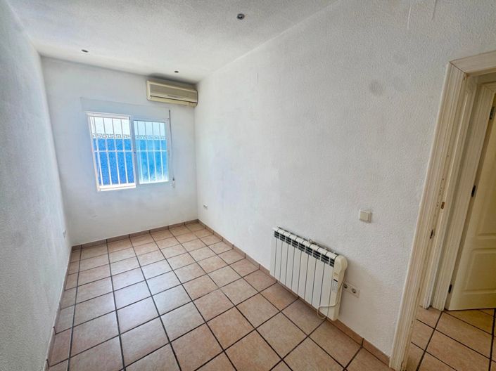 Image No.19-3 Bed House for sale