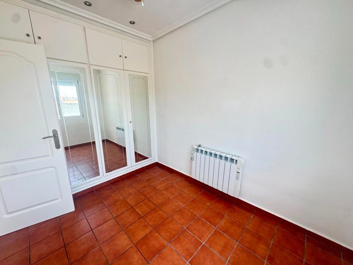 Image No.8-3 Bed House for sale