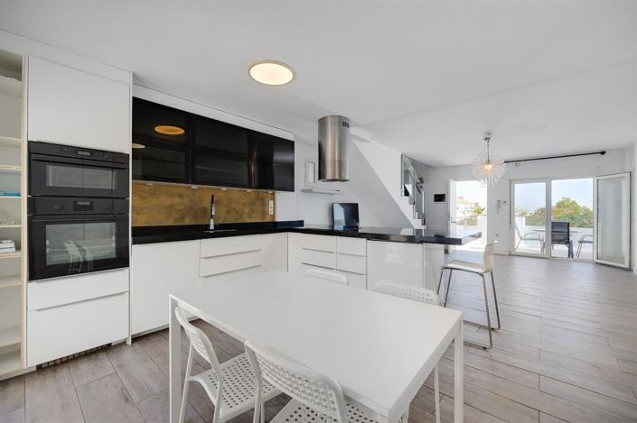 Image No.10-2 Bed Villa for sale