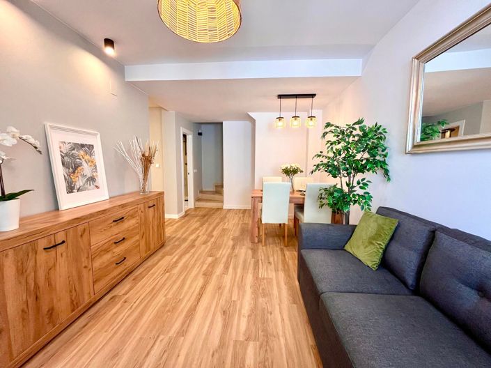 Image No.12-3 Bed House for sale