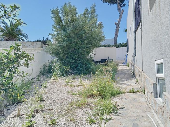 Image No.25-2 Bed House for sale