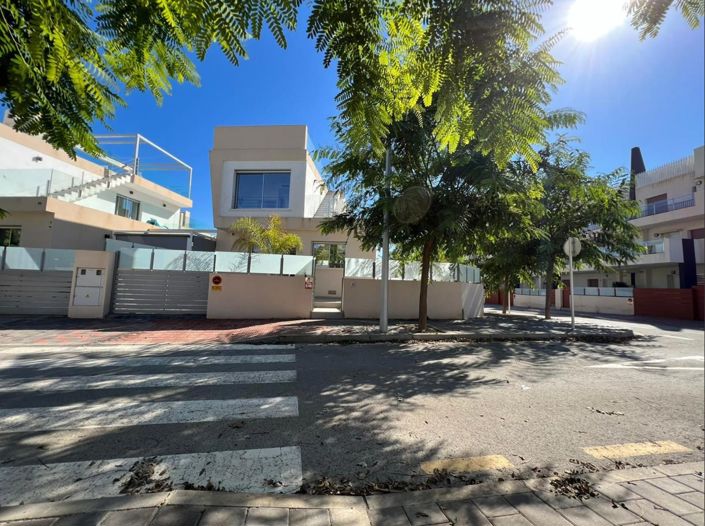 Image No.1-3 Bed Villa for sale