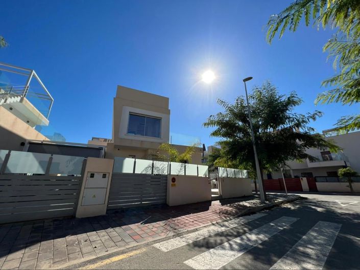 Image No.3-3 Bed Villa for sale