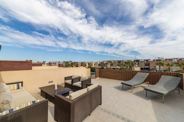 Image No.26-3 Bed House for sale