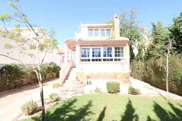 Image No.1-4 Bed Villa for sale