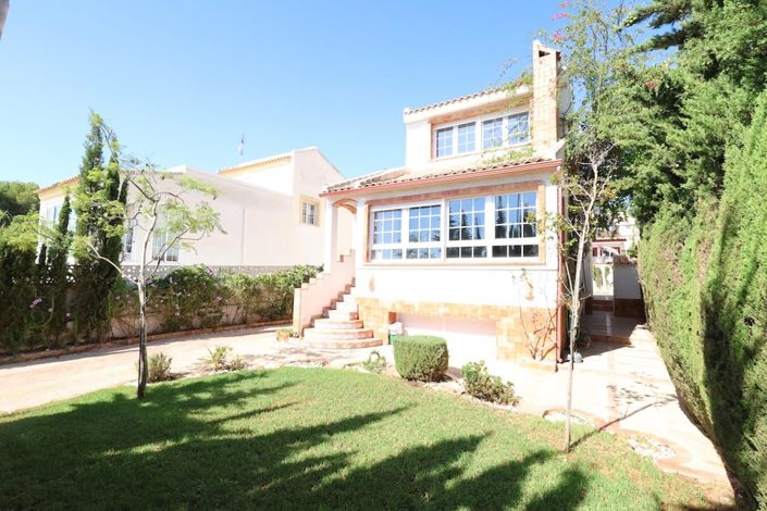 Image No.2-4 Bed Villa for sale