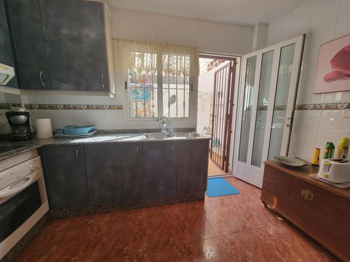 Image No.11-3 Bed House for sale