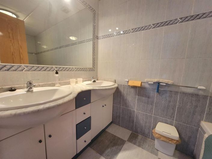 Image No.30-3 Bed House for sale