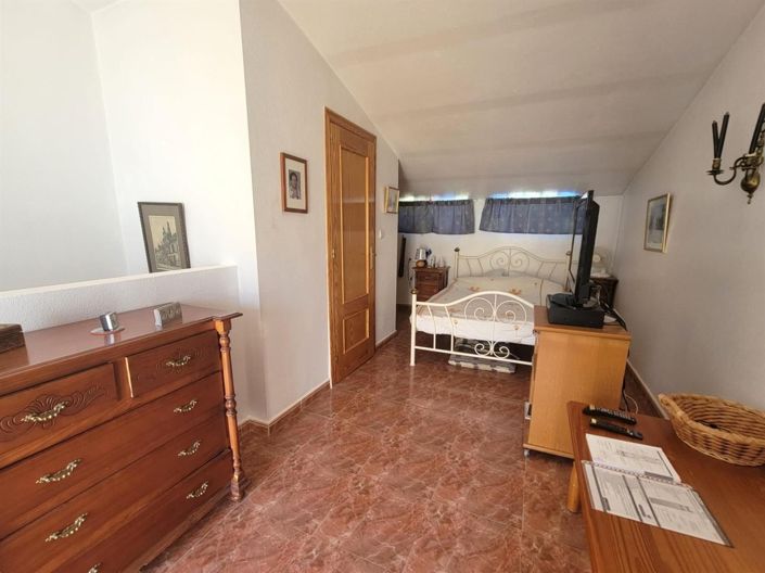 Image No.38-3 Bed House for sale
