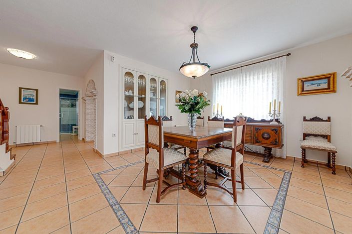 Image No.11-5 Bed Villa for sale