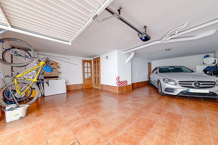 Image No.36-5 Bed Villa for sale