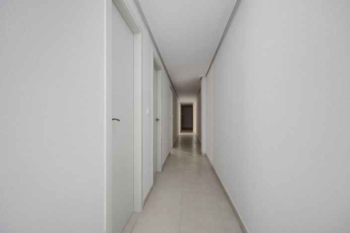 Image No.18-3 Bed Apartment for sale