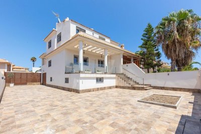 4 Bed Villa for sale