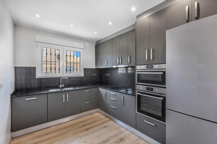 Image No.12-4 Bed Villa for sale