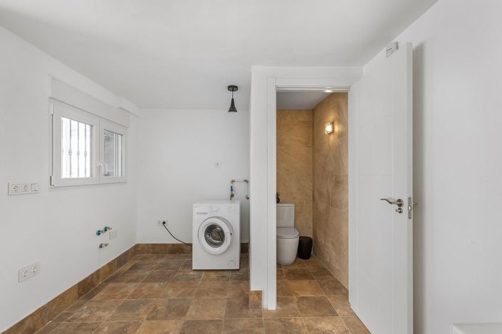 Image No.32-4 Bed Villa for sale