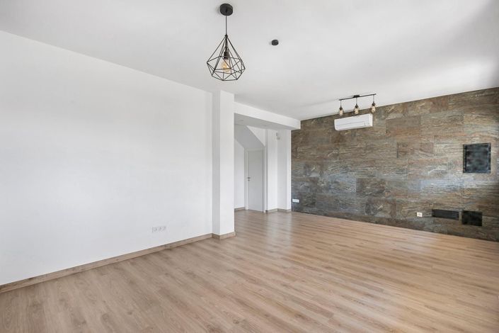 Image No.8-4 Bed Villa for sale