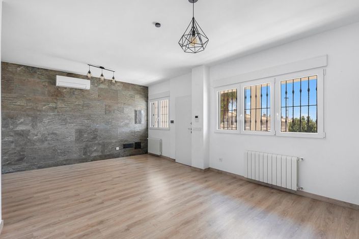 Image No.9-4 Bed Villa for sale