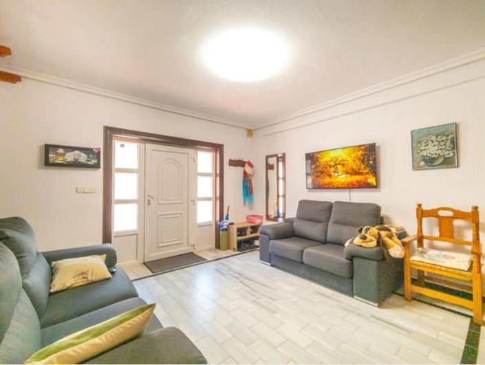 Image No.11-3 Bed House for sale