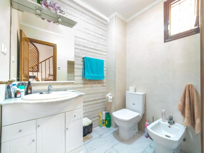 Image No.13-3 Bed House for sale