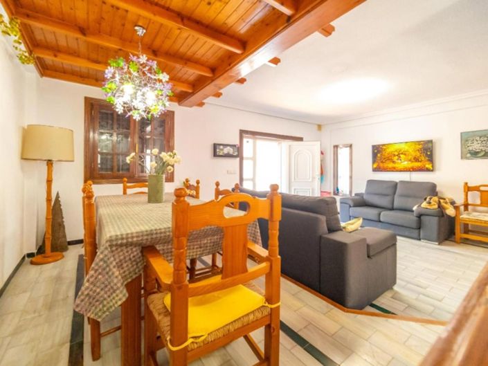 Image No.14-3 Bed House for sale