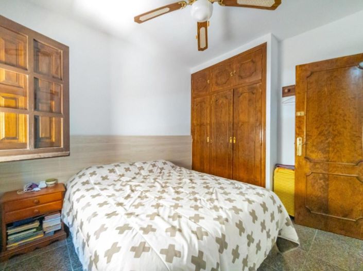 Image No.19-3 Bed House for sale