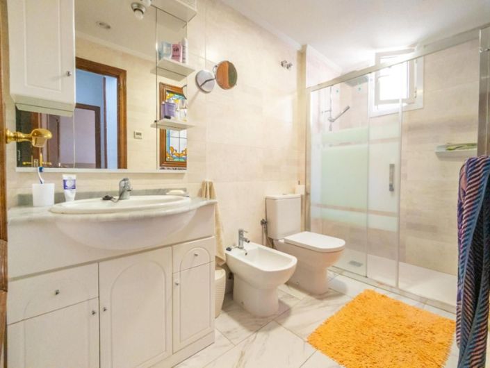 Image No.20-3 Bed House for sale