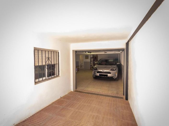 Image No.34-3 Bed House for sale