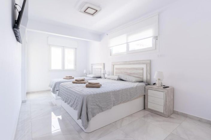 Image No.19-4 Bed House for sale