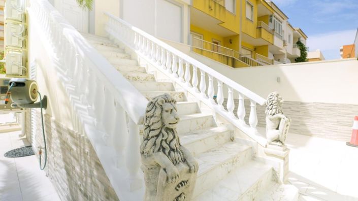 Image No.40-4 Bed House for sale