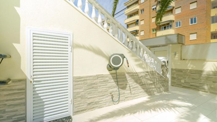 Image No.41-4 Bed House for sale