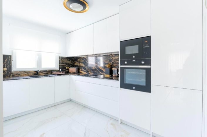 Image No.5-4 Bed House for sale