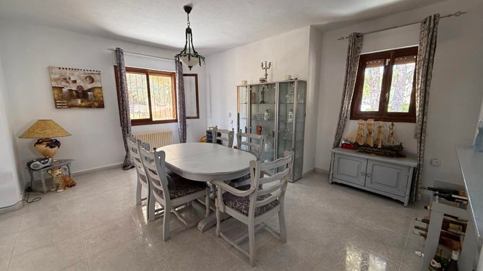 Image No.18-6 Bed Villa for sale