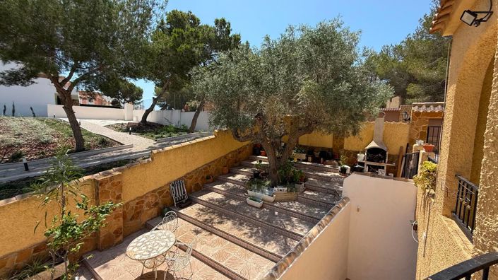 Image No.2-6 Bed Villa for sale