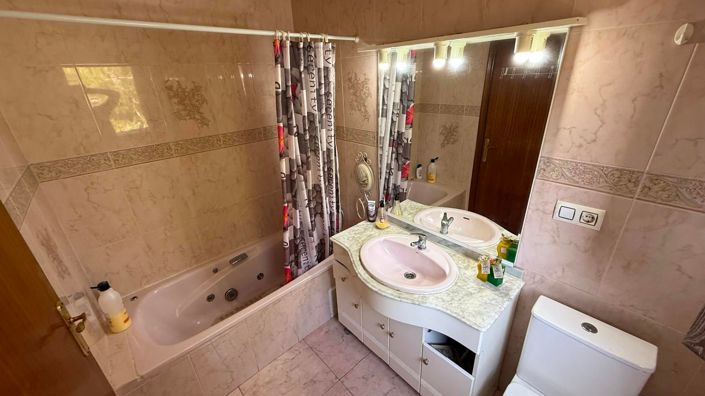 Image No.30-6 Bed Villa for sale