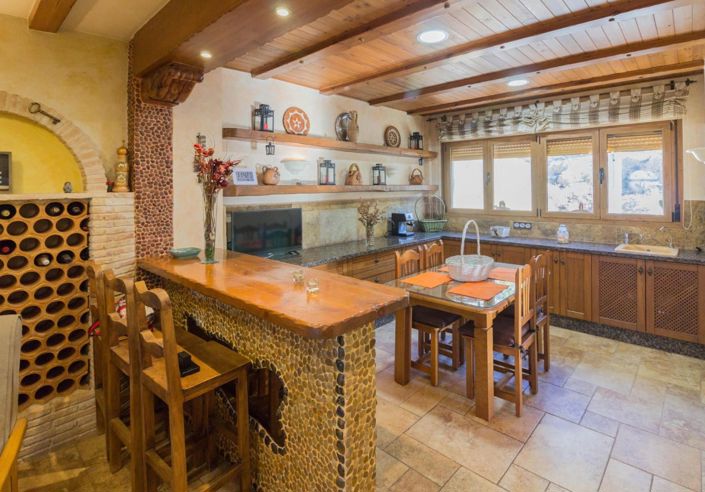 Image No.10-8 Bed Villa for sale