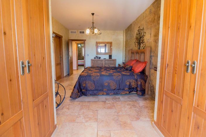 Image No.13-8 Bed Villa for sale