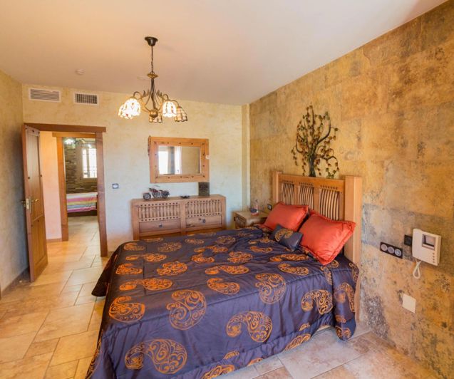 Image No.14-8 Bed Villa for sale