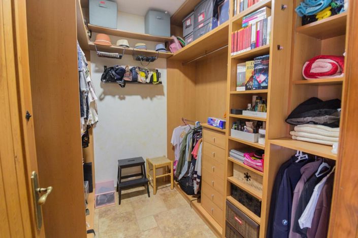 Image No.15-8 Bed Villa for sale