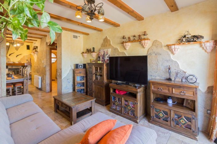 Image No.2-8 Bed Villa for sale