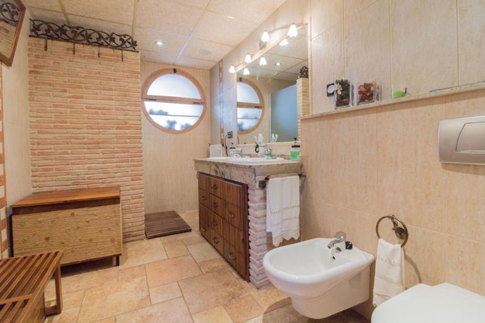 Image No.22-8 Bed Villa for sale