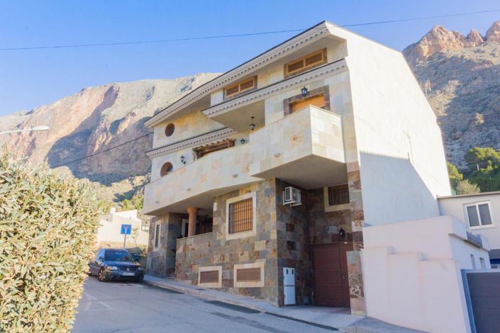 Image No.51-8 Bed Villa for sale